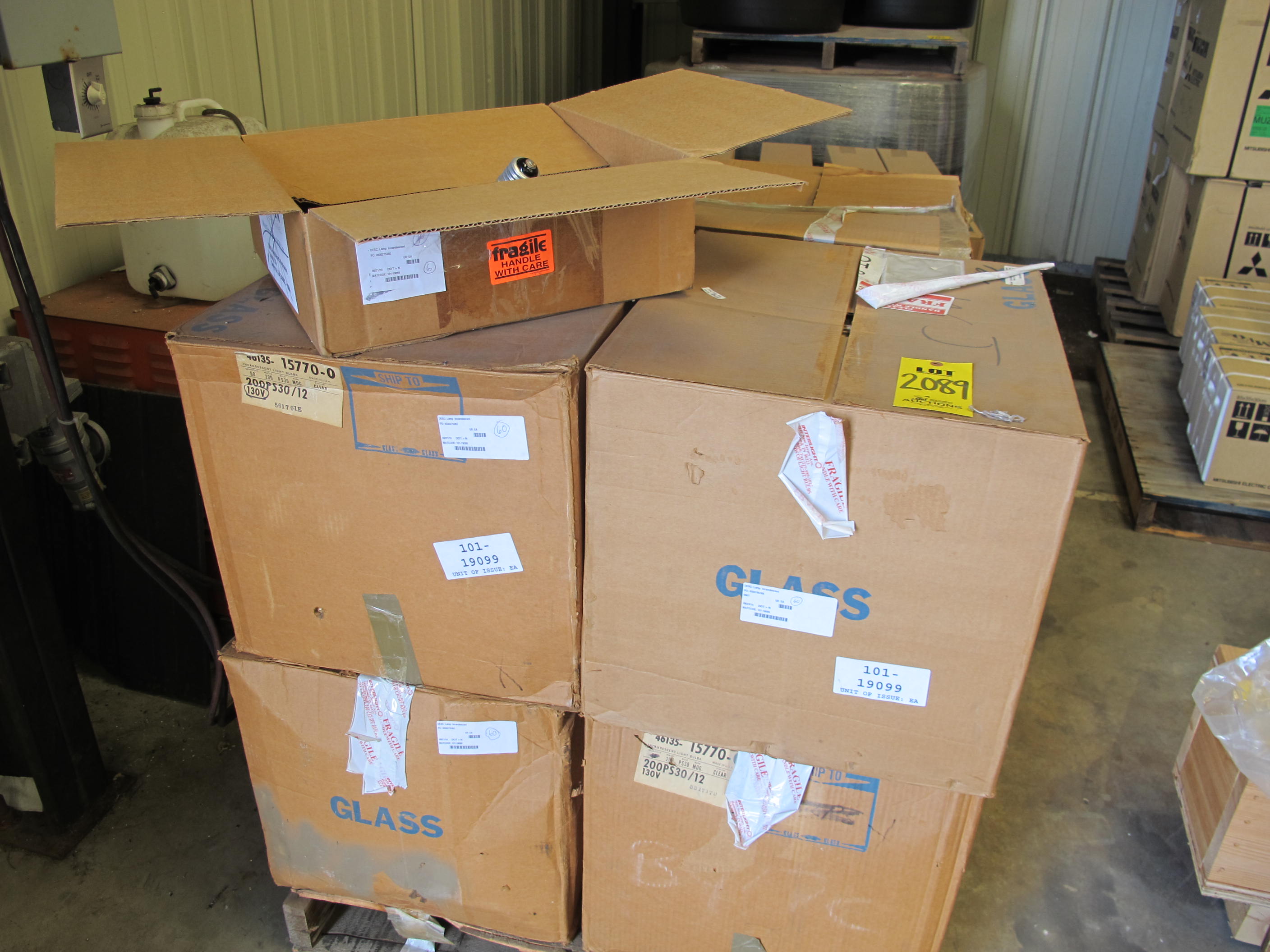 LOT (366) LAMPS, INCANDESCENT TYPE, 200 WATT, 130V ELEC RATING, PS30 BULB, MOGUL BASE (W-44) LOADING & HANDLING FEE $15-